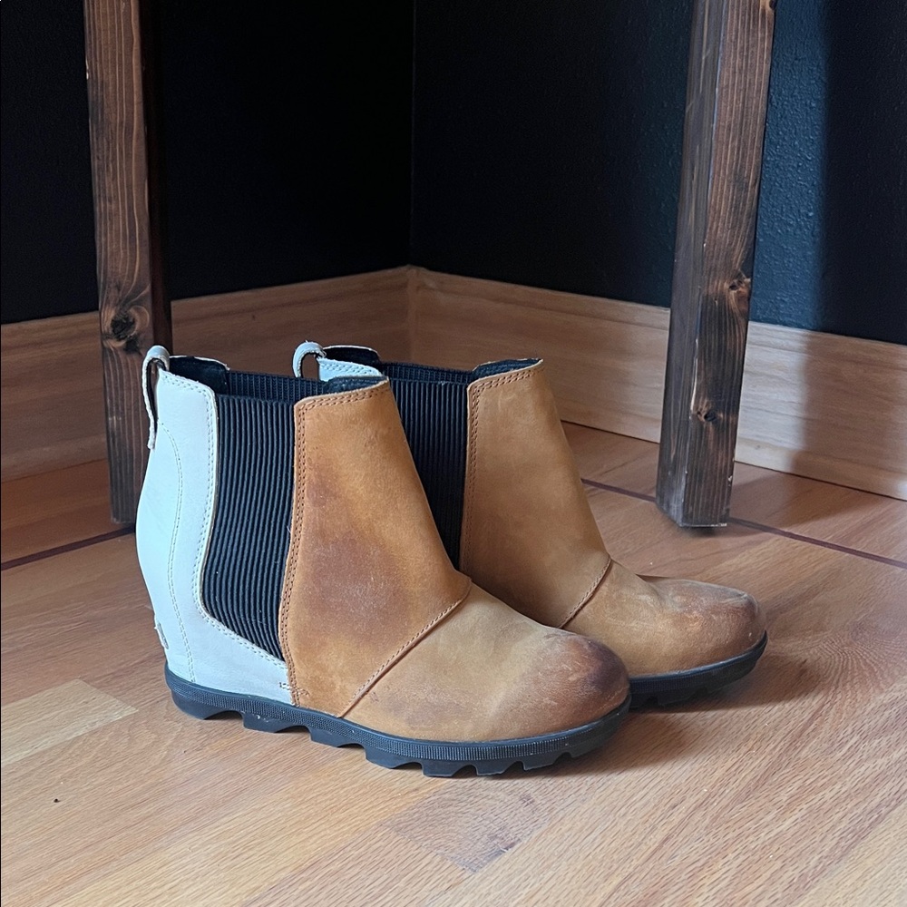 Sorel Brown and Cream Heeled Boots